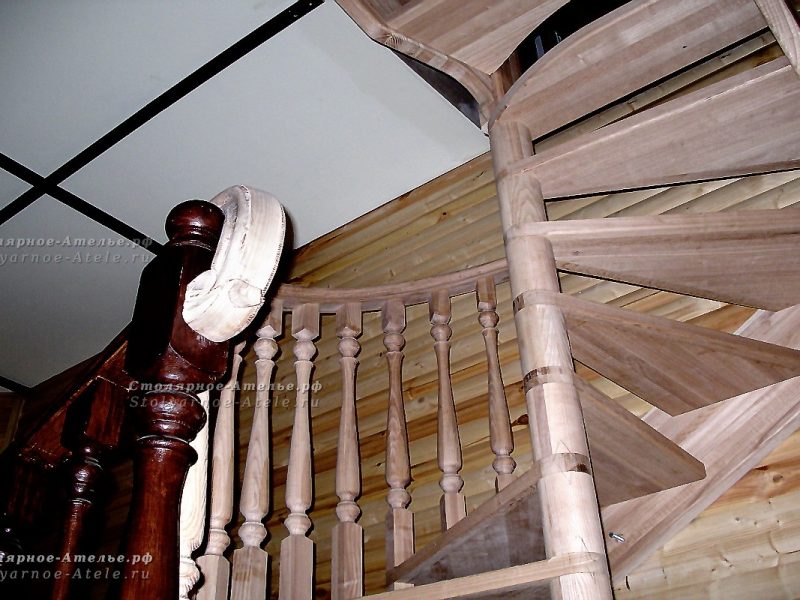 винтовая деревянная лестница